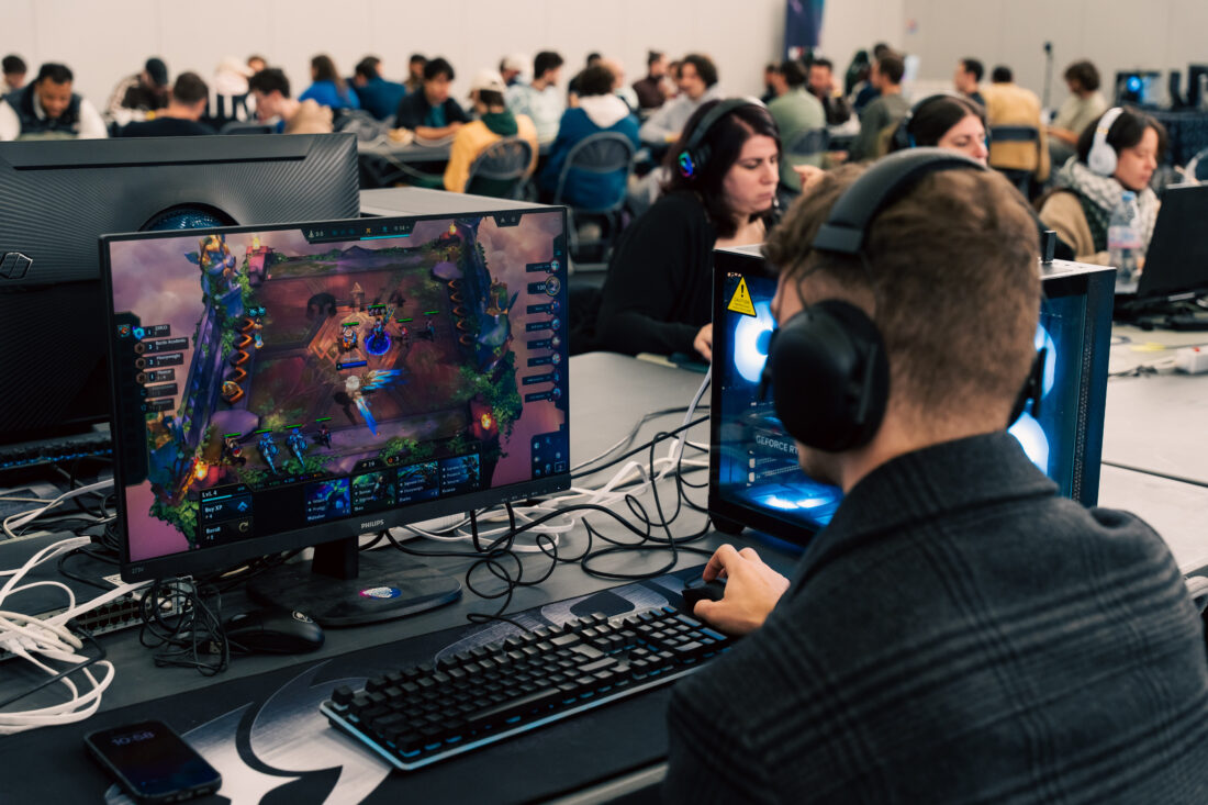 PC FlowUP League of Legends Masters Clash